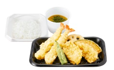 さん天持ち帰り「海老と鶏の天ぷら定食」590円