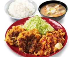 かつや「豚キムチとチキンソースカツ定食」